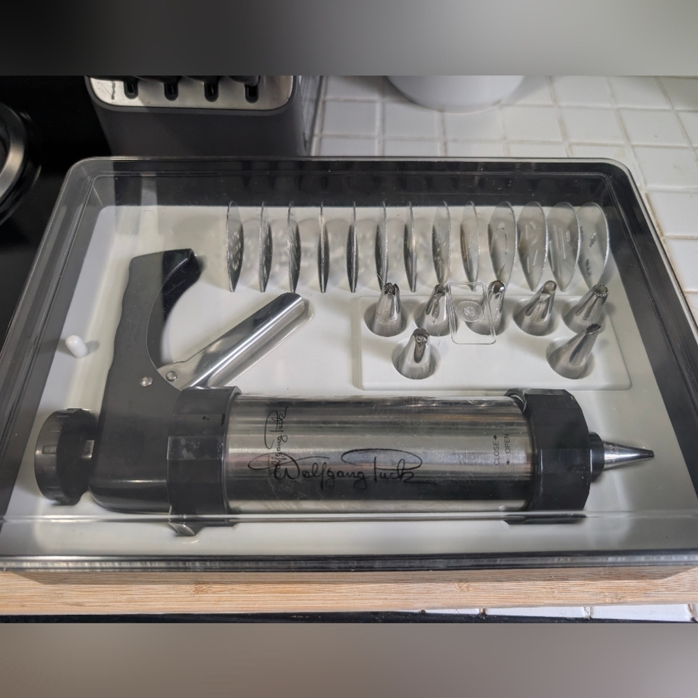 Wolfgang Puck Cake Cupcake Decorating Set